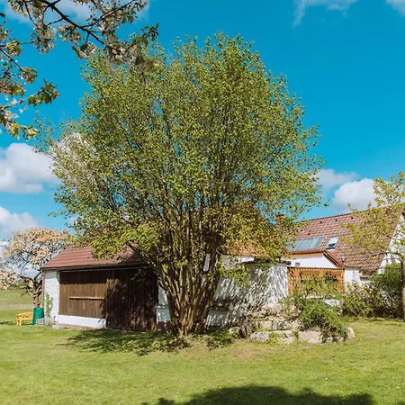 Ferienhaus Idyllisches Mit Teich *
