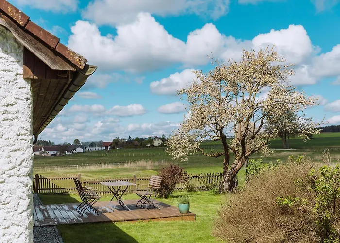 Idyllisches Mit Teich *
