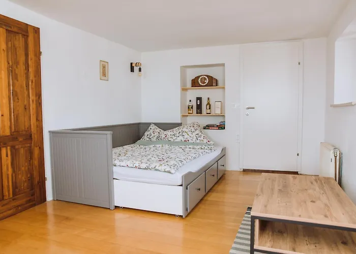 Idyllisches Mit Teich