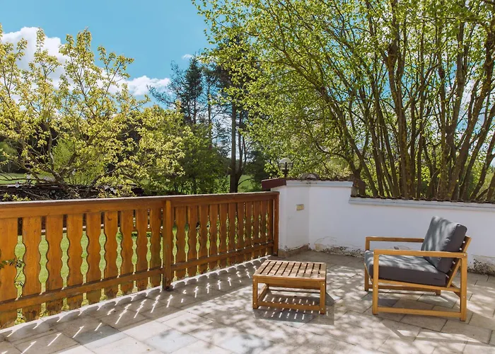 Idyllisches Mit Teich Wielings