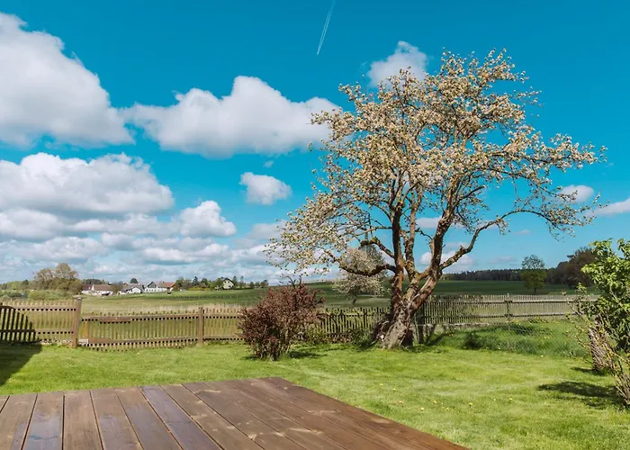 Idyllisches Mit Teich Wielings